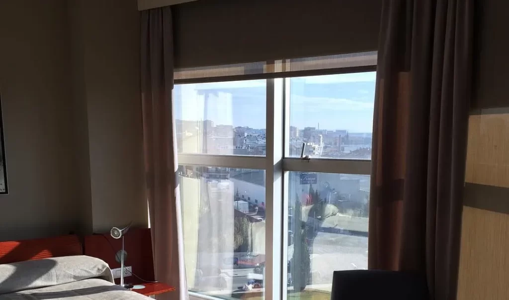 Cortinas térmicas con estor enrollable